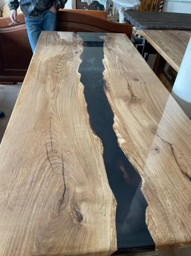 Tisch mit Epoxidharz - Bergwald Holz GmbH